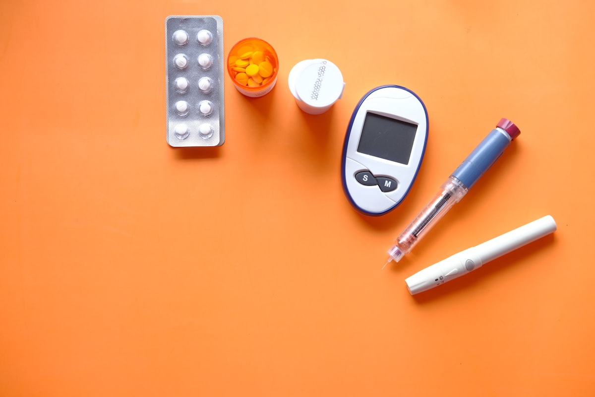 Blood glucose meter for diabetes monitoring